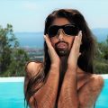 Woman with a Beard in Pool 76689 120x120 - 幸せホルモン「オキシトシン」のダークサイド