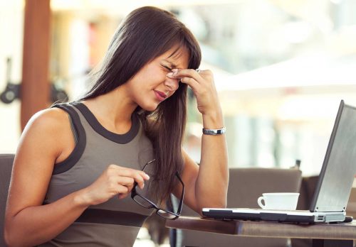 その謎の不調や痩せないのは、カンジダ真菌の仕業かも? 03 stress sick headaches 500x348 - その謎の不調や痩せないのは、カンジダ真菌の仕業かも?