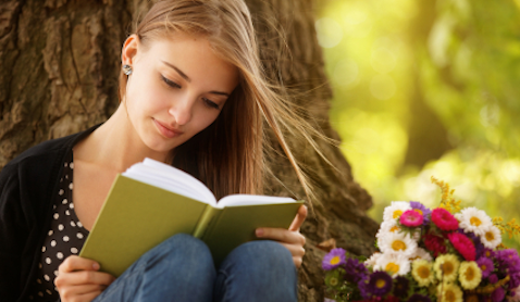 Girl Reading Book alignthoights - カンジダダイエットを成功させるポイント！カンジダを増やさない